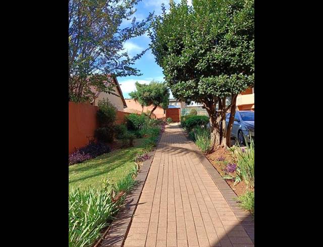 1 BEDROOM APARTMENT FOR SALE IN WINDSOR EAST